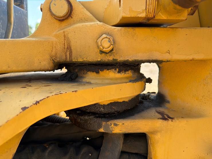 2000-deere-710d-image-92