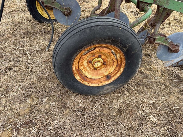 john-deere-pull-type-four-bottom-plow-image-9