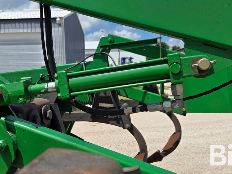 2010-john-deere-2700-image-19