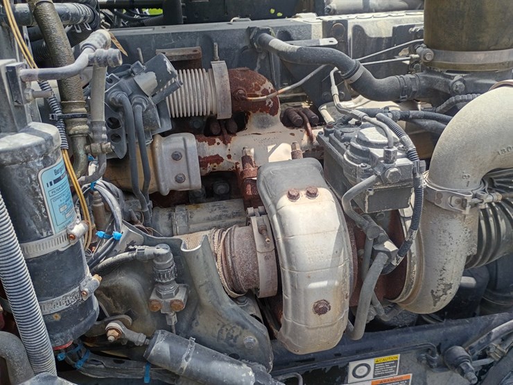 2012-peterbilt-384-image-26