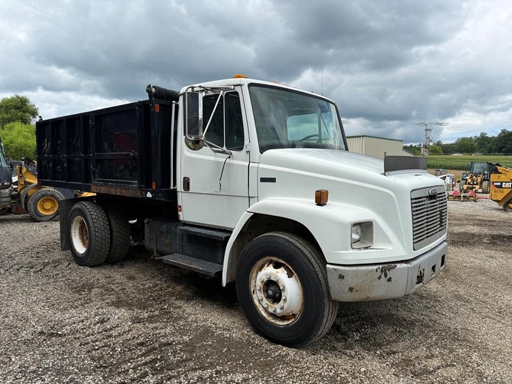 2000-freightliner-fl70-image-6