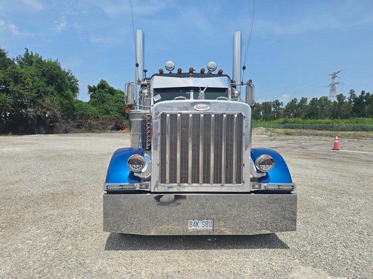 2000-peterbilt-379-image-46
