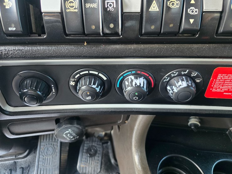 2015-kenworth-t800-image-60