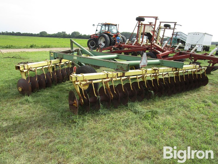 john-deere-340-image-8