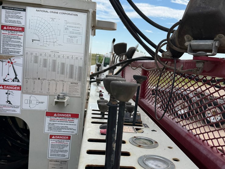 2015-peterbilt-365-image-10