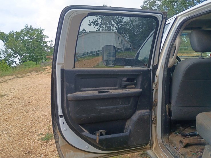 2014-dodge-3500-image-62