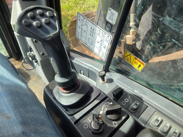 2015-caterpillar-521b-image-42