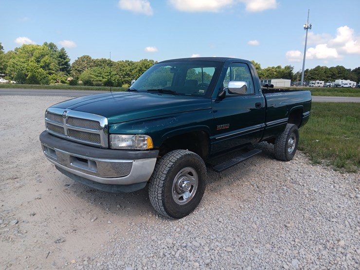 1994-dodge-ram-2500-image-1
