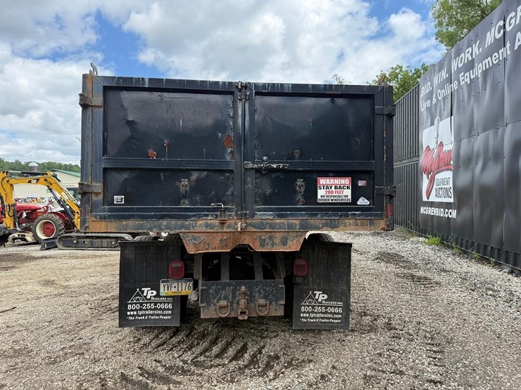 2000-freightliner-fl70-image-3