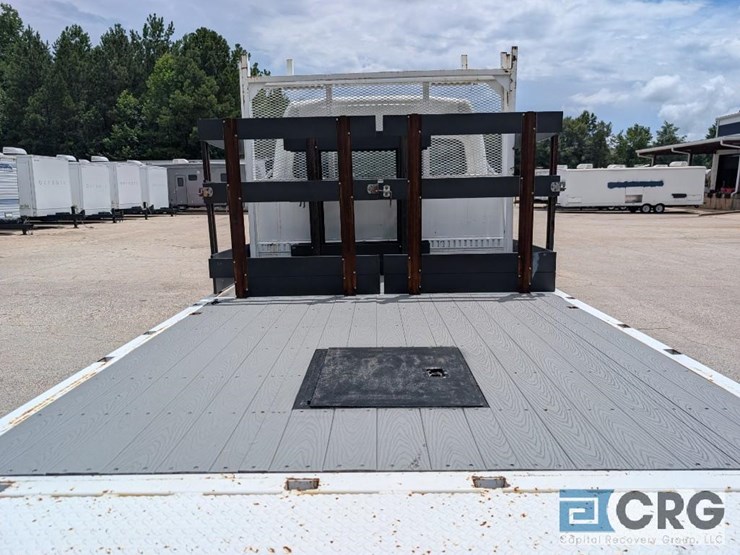 2011-freightliner-m2-stakebed-truck-image-30