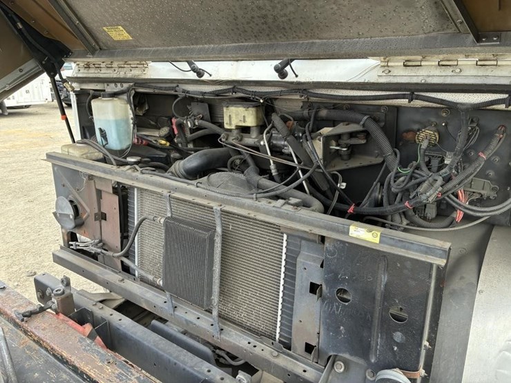 2002-workhorse-p42-image-7