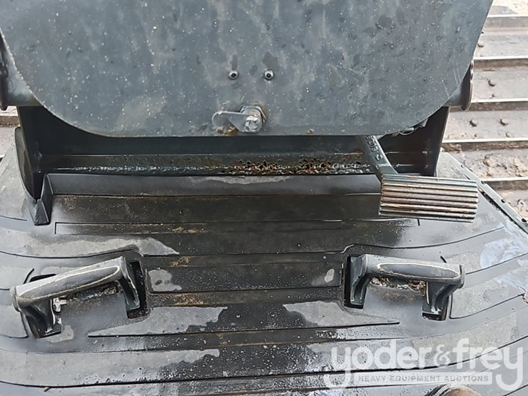 2006-deere-650j-image-30