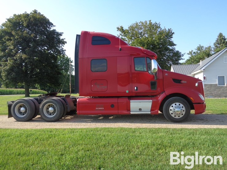 2013-peterbilt-587-image-4