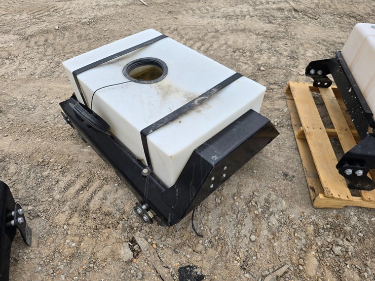 #23963-•-sprayer-tank-skid-steer-roof-mount-image-5