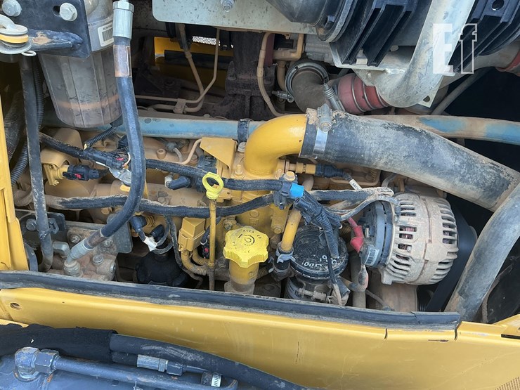 2014-deere-750k-xlt-image-21