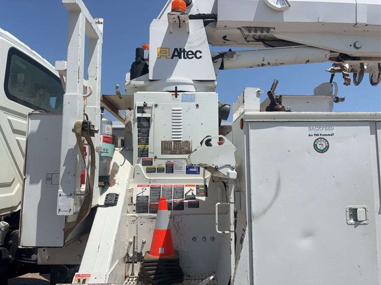 2008-international-workstar-7400-image-9