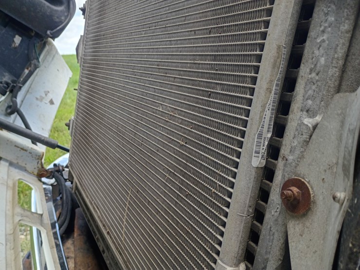 2008-freightliner-m2-106-image-24