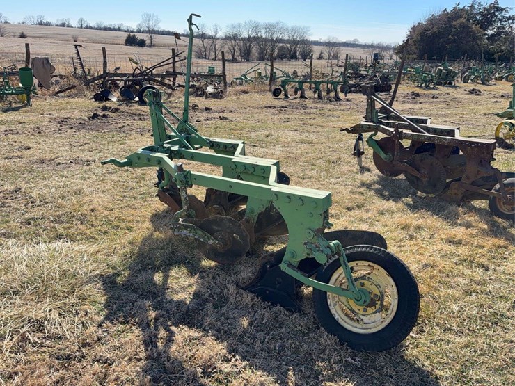 john-deere-three-point-three-bottom-plow-image-3