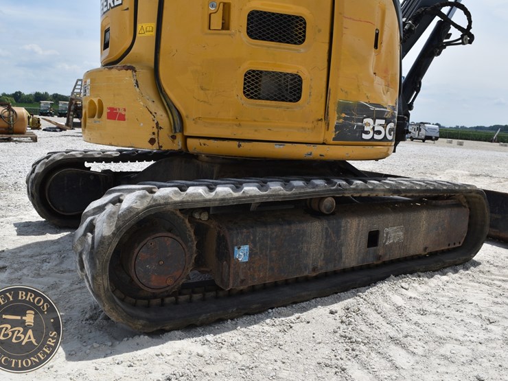 2020-deere-35g-image-40