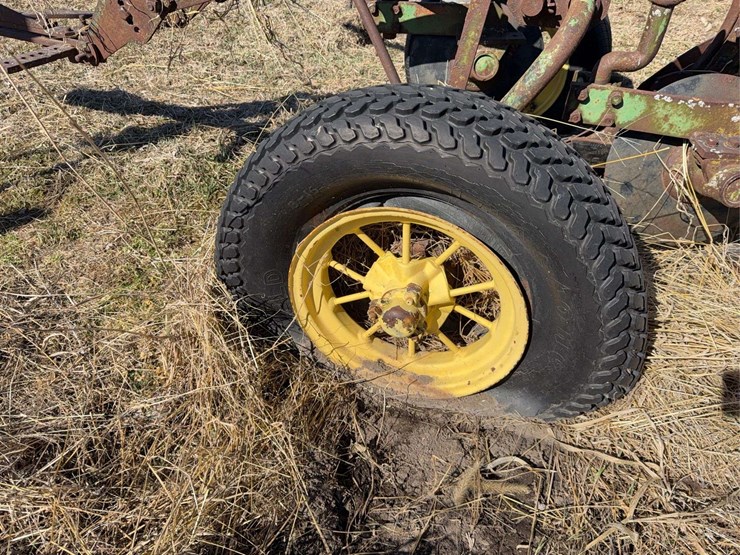 john-deere-pull-type-two-bottom-plow-image-9