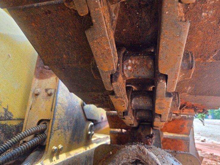 2005-caterpillar-d5n-xl-image-66