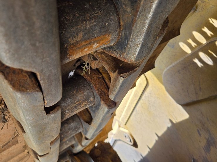 2019-caterpillar-d6-image-66