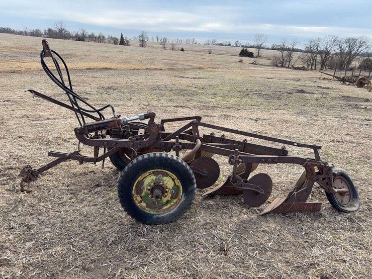 oliver-pull-type-three-bottom-plow-image-2