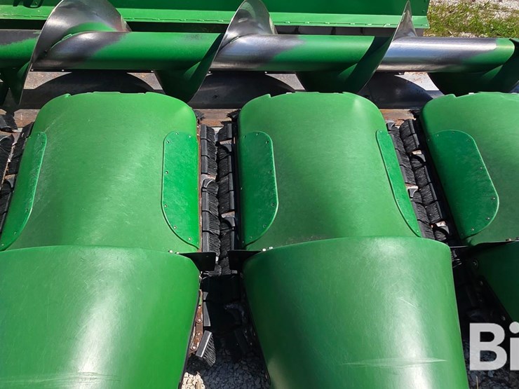2010-john-deere-608c-image-16