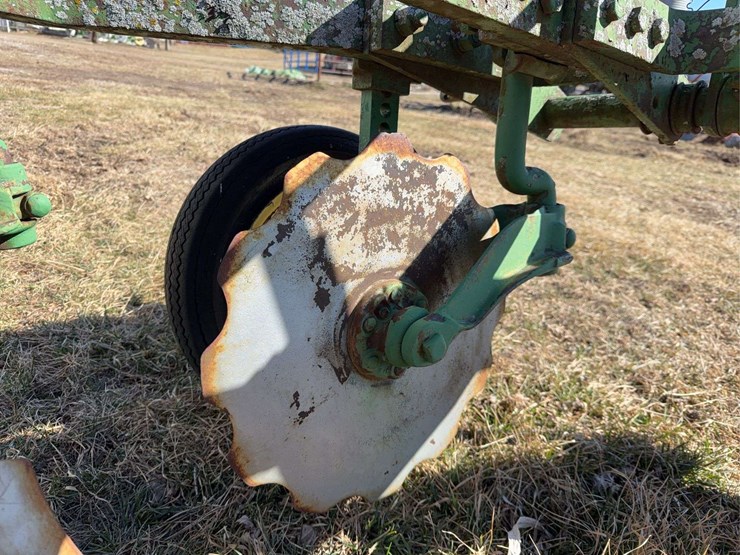 john-deere-three-point-three-bottom-plow-image-12