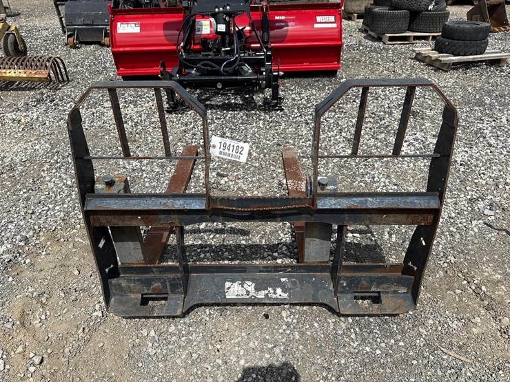 bobcat-48"-hd-skid-steer-forks-image-3