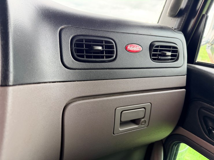 2013-peterbilt-388-image-49