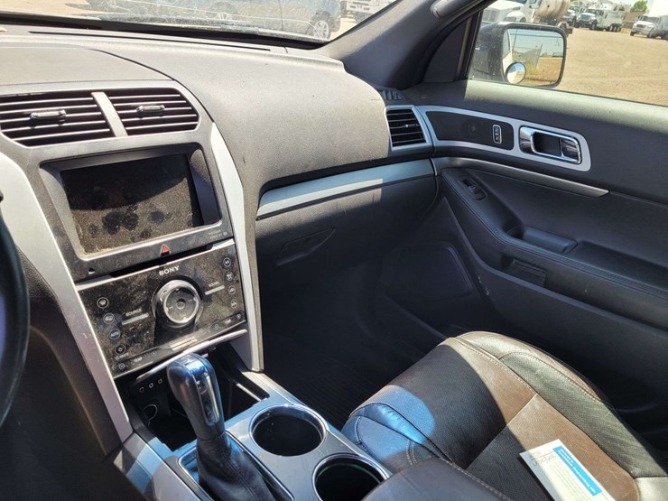 2013-ford-explorer-image-16