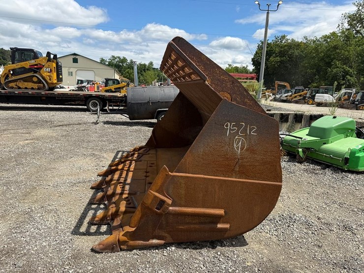 caterpillar-142”-wheel-loader-bucket-image-2