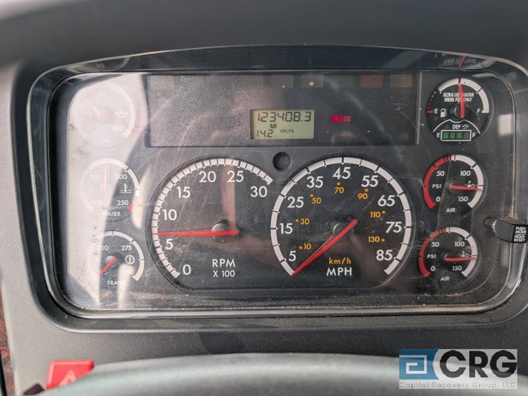 2012-freightliner-m2-stakebed-truck-image-16