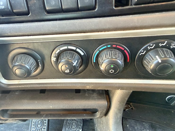 2010-kenworth-t800-image-106
