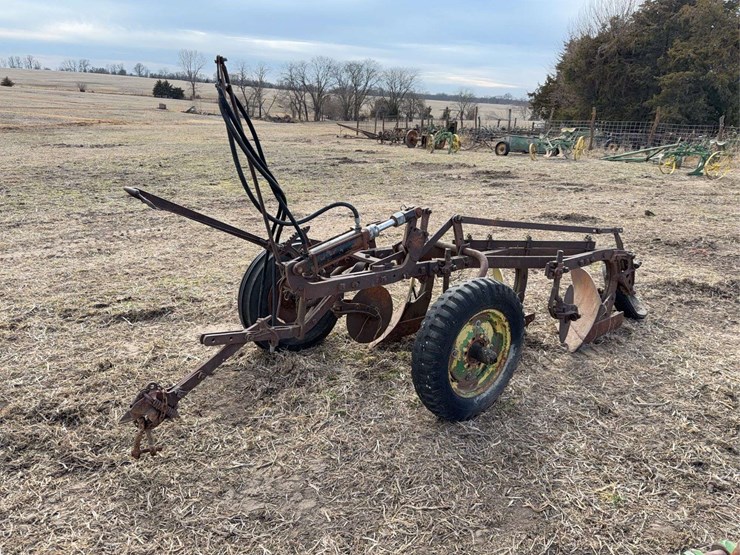 oliver-pull-type-three-bottom-plow-image-1