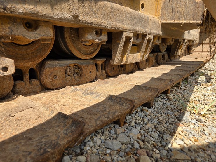 2019-caterpillar-d6-image-71