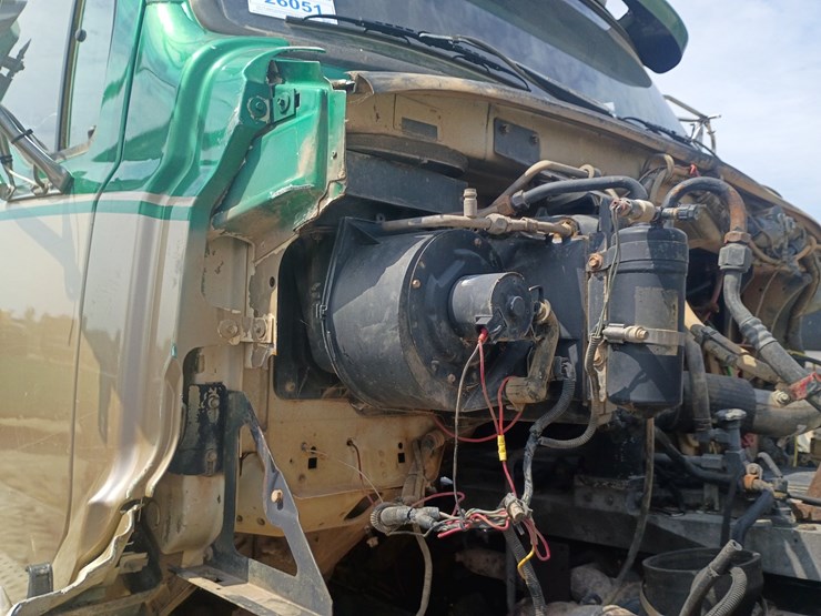 2008-sterling-l9500-image-36
