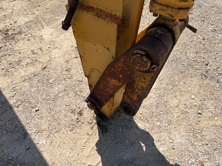 2000-deere-710d-image-133