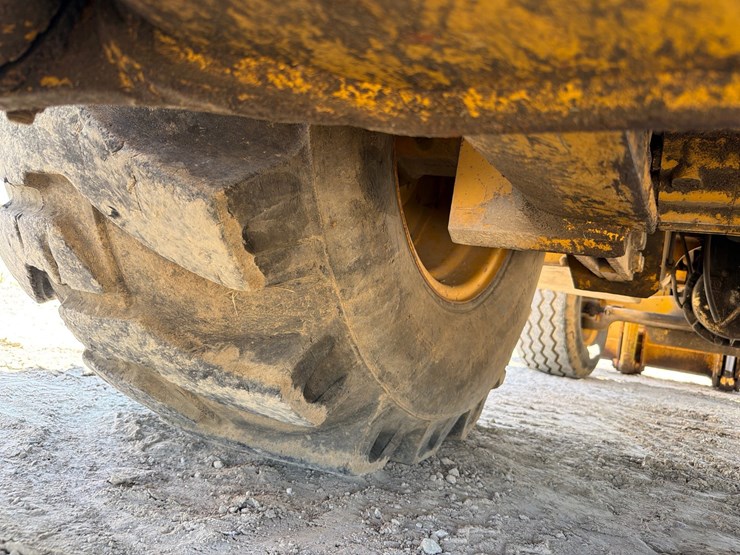 2000-deere-710d-image-136