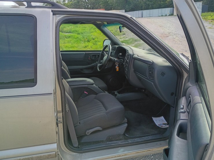 2003-chevrolet-blazer-image-35