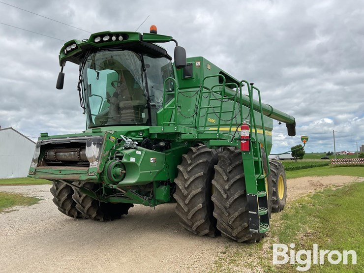 2017-john-deere-s690-image-1