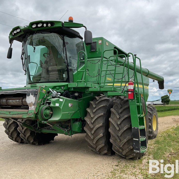 2017 JOHN DEERE S690