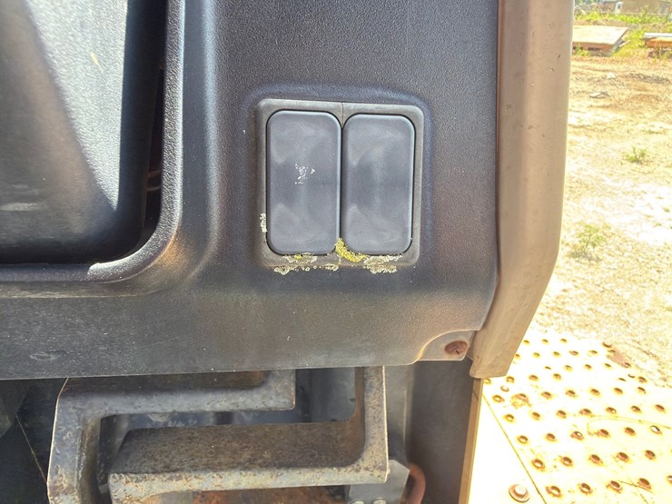 2000-deere-710d-image-37