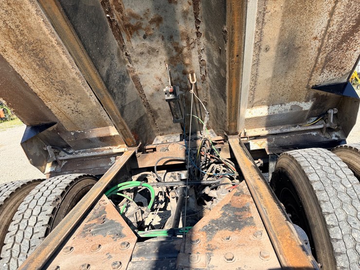 2016-western-star-4700-image-76