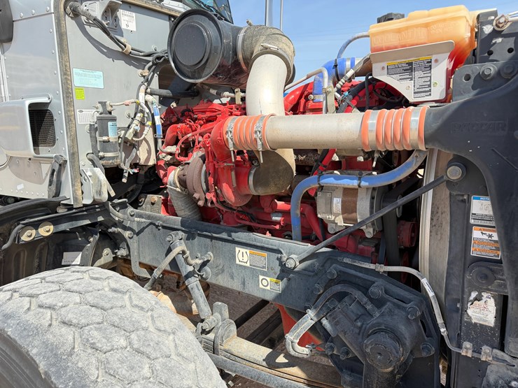 2015-peterbilt-367-image-15