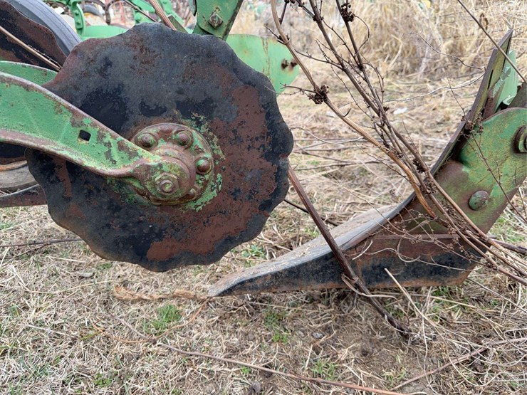 john-deere-pull-type-three-bottom-plow-image-25