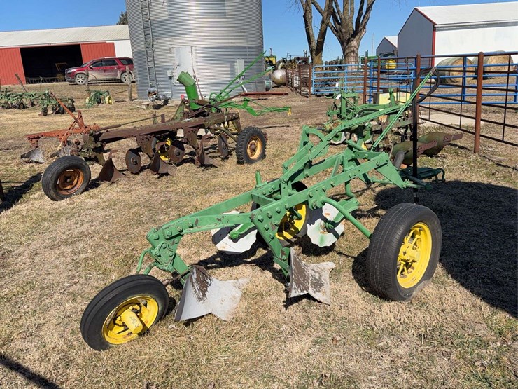 john-deere-pull-type-two-bottom-plow-image-5