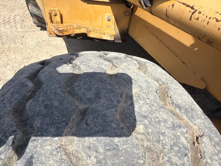 2000-deere-710d-image-142