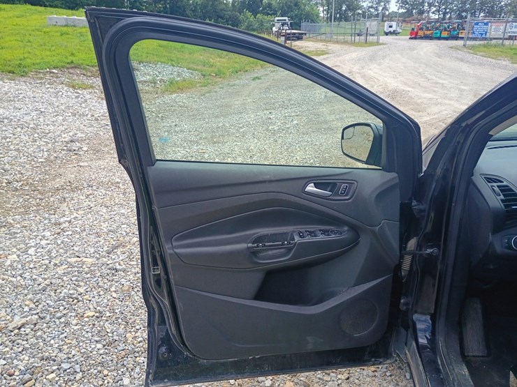2017-ford-escape-image-28
